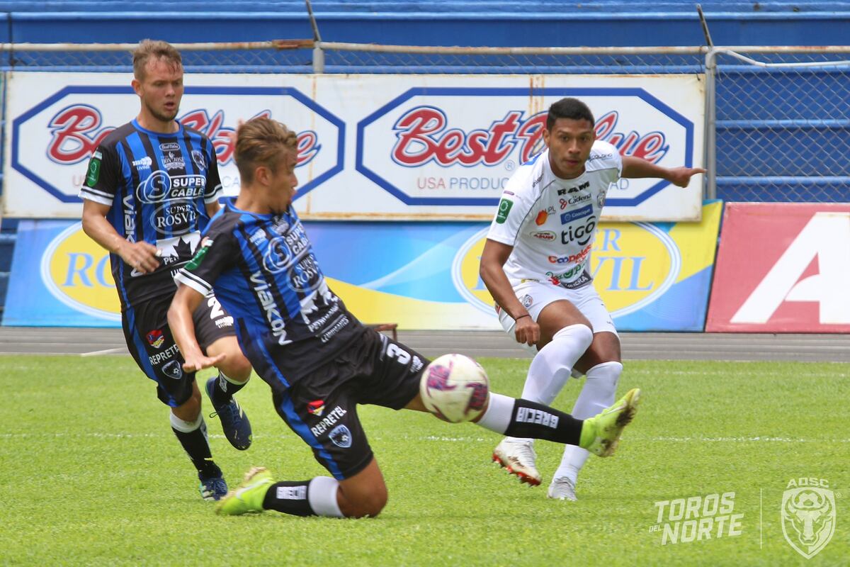 Machado jugará la semifinal del fútbol tico ante Herediano