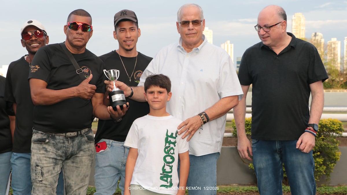 De Chambeau vuela y gana en foto final el Mozos de Corral