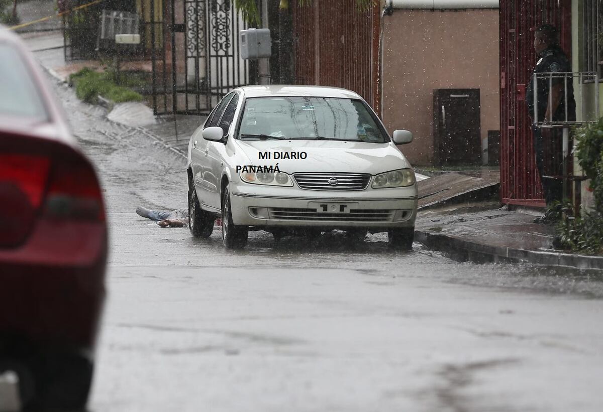 Horror. Le corta la cabeza al cuñado en el sector de Villa Lucre. El agresor la sostenía entre sus manos. Video