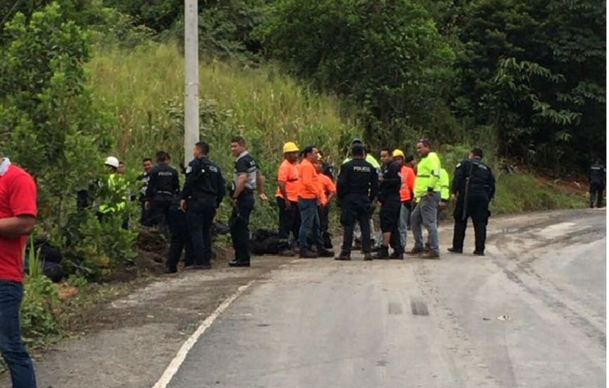 Bus se va al barranco en el Volteadero de La Pintada hay más de 15 heridos