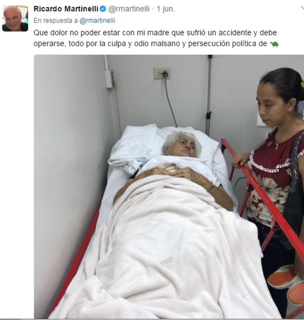 ¡SANTO! Mamá de Martinelli sufre accidente. Él lamenta no poder venir a verla