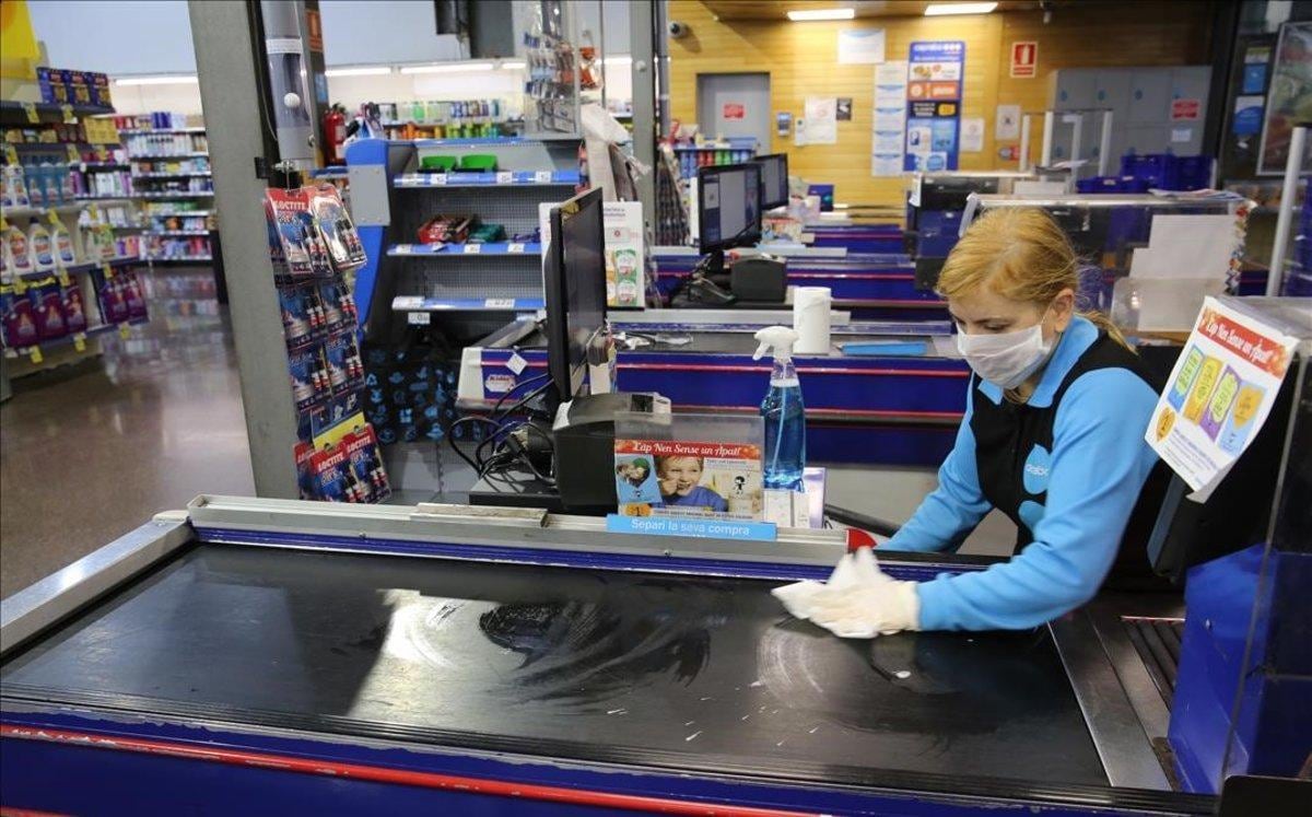 Fingió ser muda durante 16 años para cobrar una pensión: Un detective la sorprendió conversando