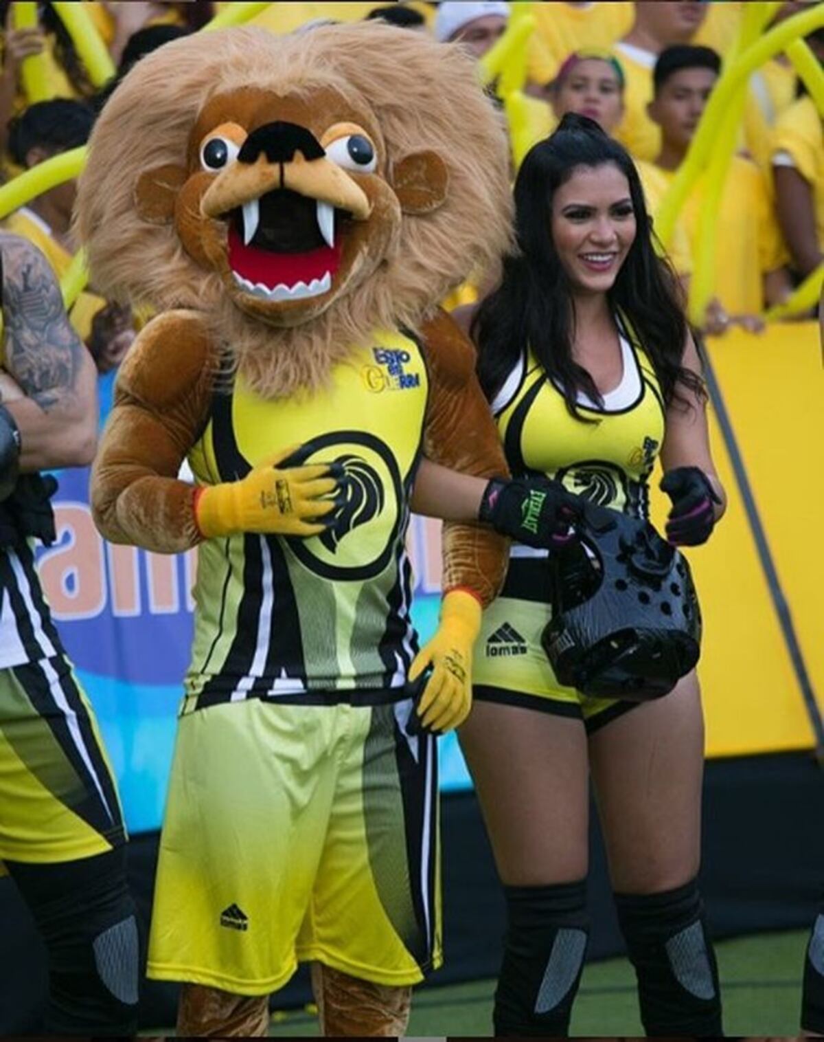 Se casa una Miss, se le hizo la oferta en pleno Black Friday | Video