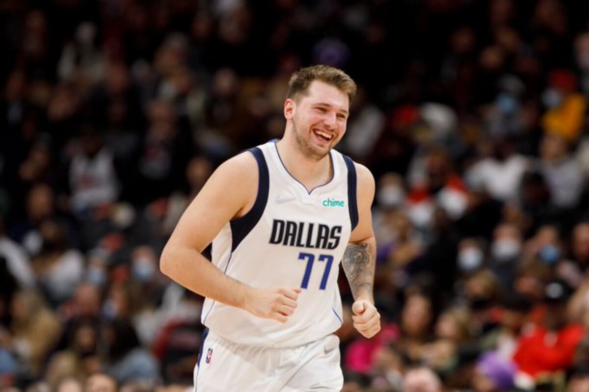 Luka Doncic y los Mavericks remontaron un partido complicado para imponerse a los Spurs