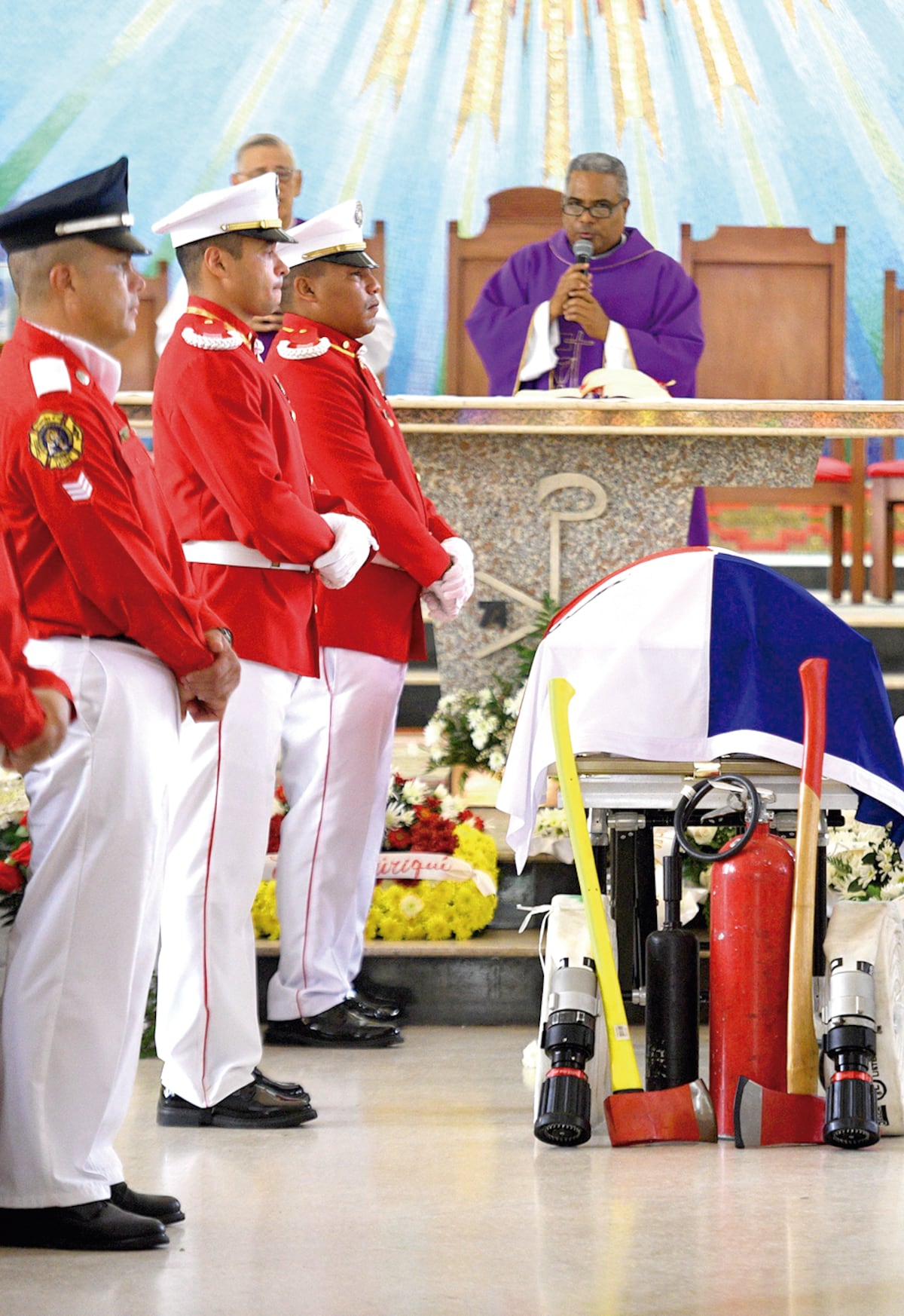 Hijas de bombero que murió en incendio en El Chorrillo recibirán apoyo de por vida 