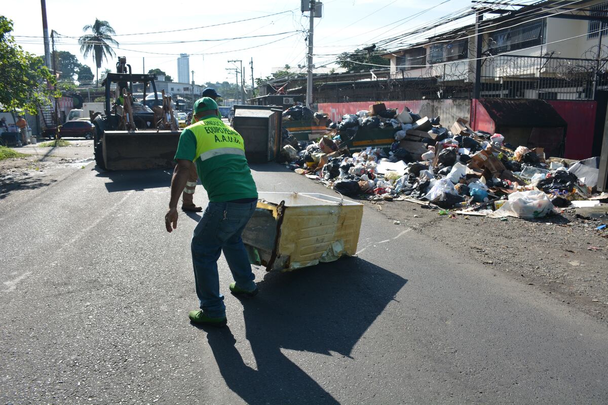 Retiran toneladas de basura en Río Abajo 