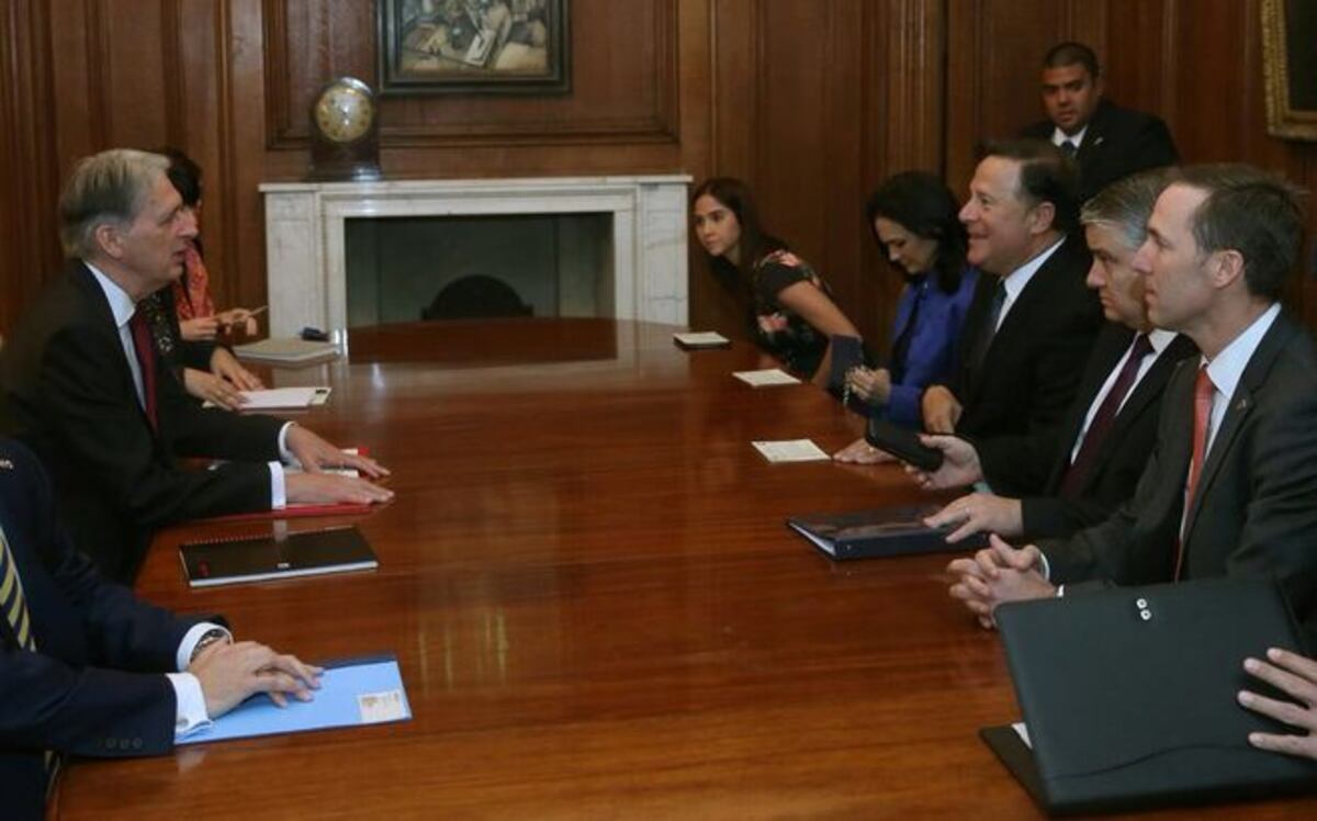 Presidente panameño reivindica en Londres compromiso con transparencia fiscal