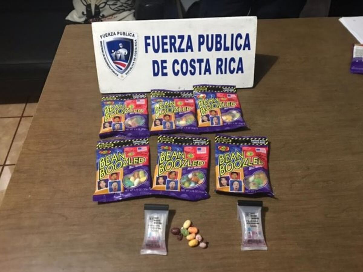 Extraños engancharon con juego a niños de escuela y darles gomitas con cocaína
