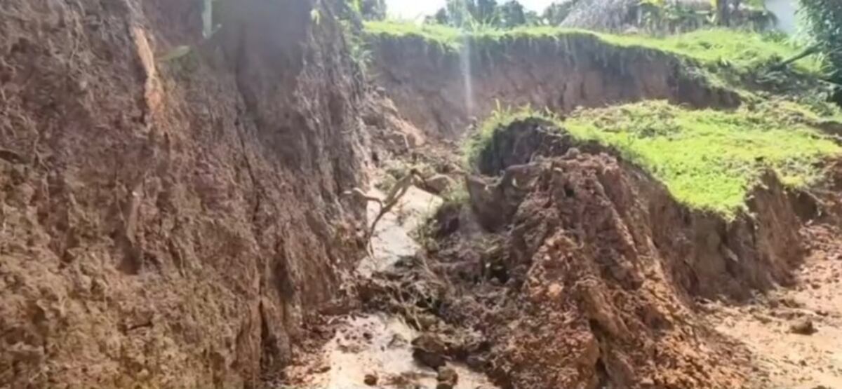 Emergencia en escuela El Guabo, La Pintada: colapso de muro por deslizamiento de tierra