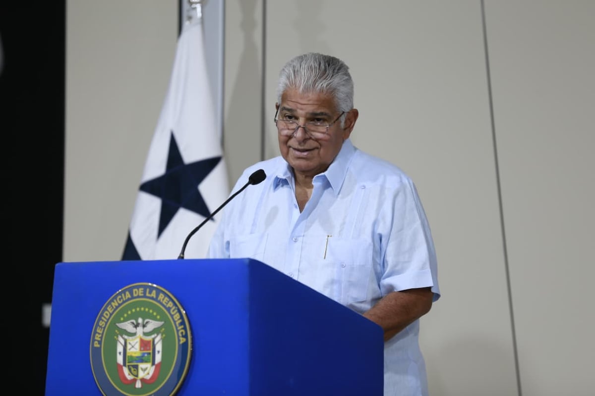 Presidente de Panamá viaja a Oslo por Nobel de Machado 