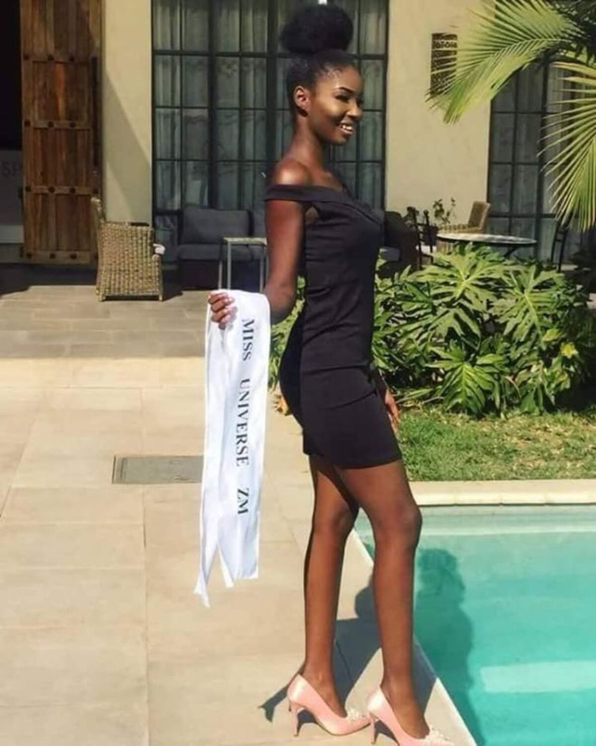 ¡Ay, por Dios! Miss Zambia le roba a su amante.Ya no irá al Miss Universo