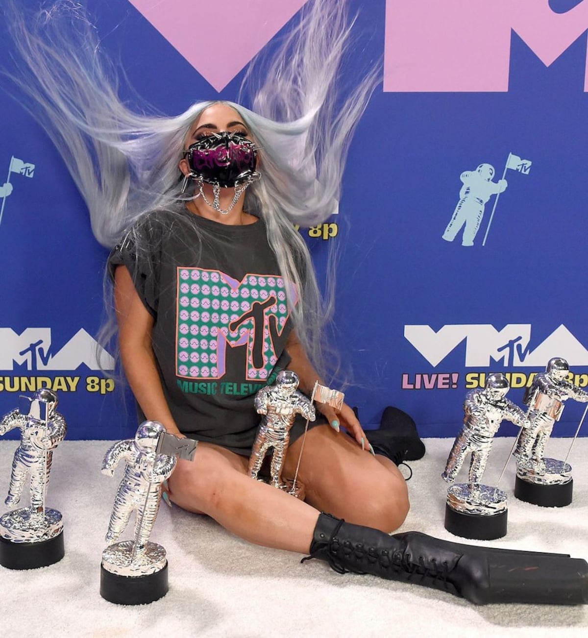 Lady Gaga arrasa los MTV Video Music Awards  con cinco premios y originales tapabocas +Fotos