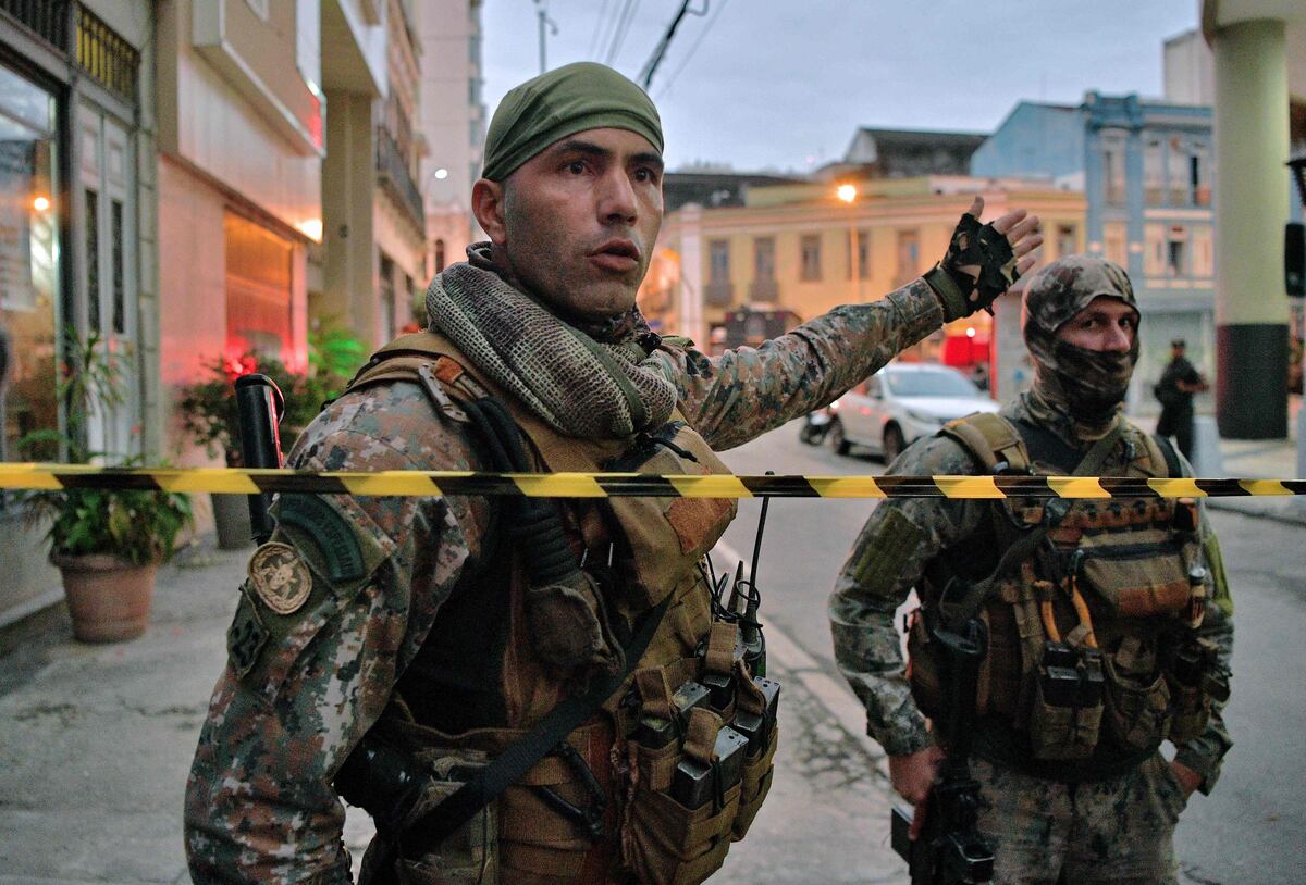 Capturan a hombre que tomó rehenes en bar de Río de Janeiro