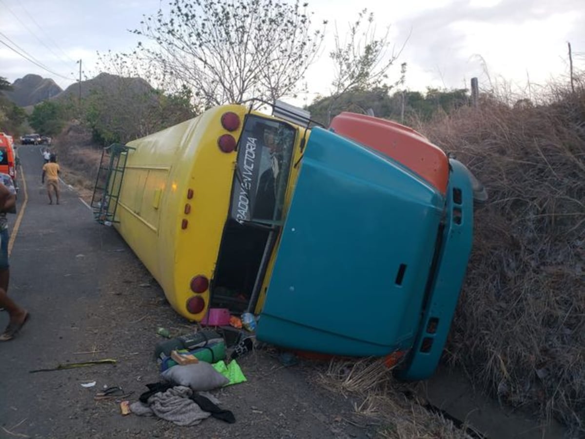 Se vuelca bus de pasajeros a la altura de Olá. 41 heridos, 5 de gravedad