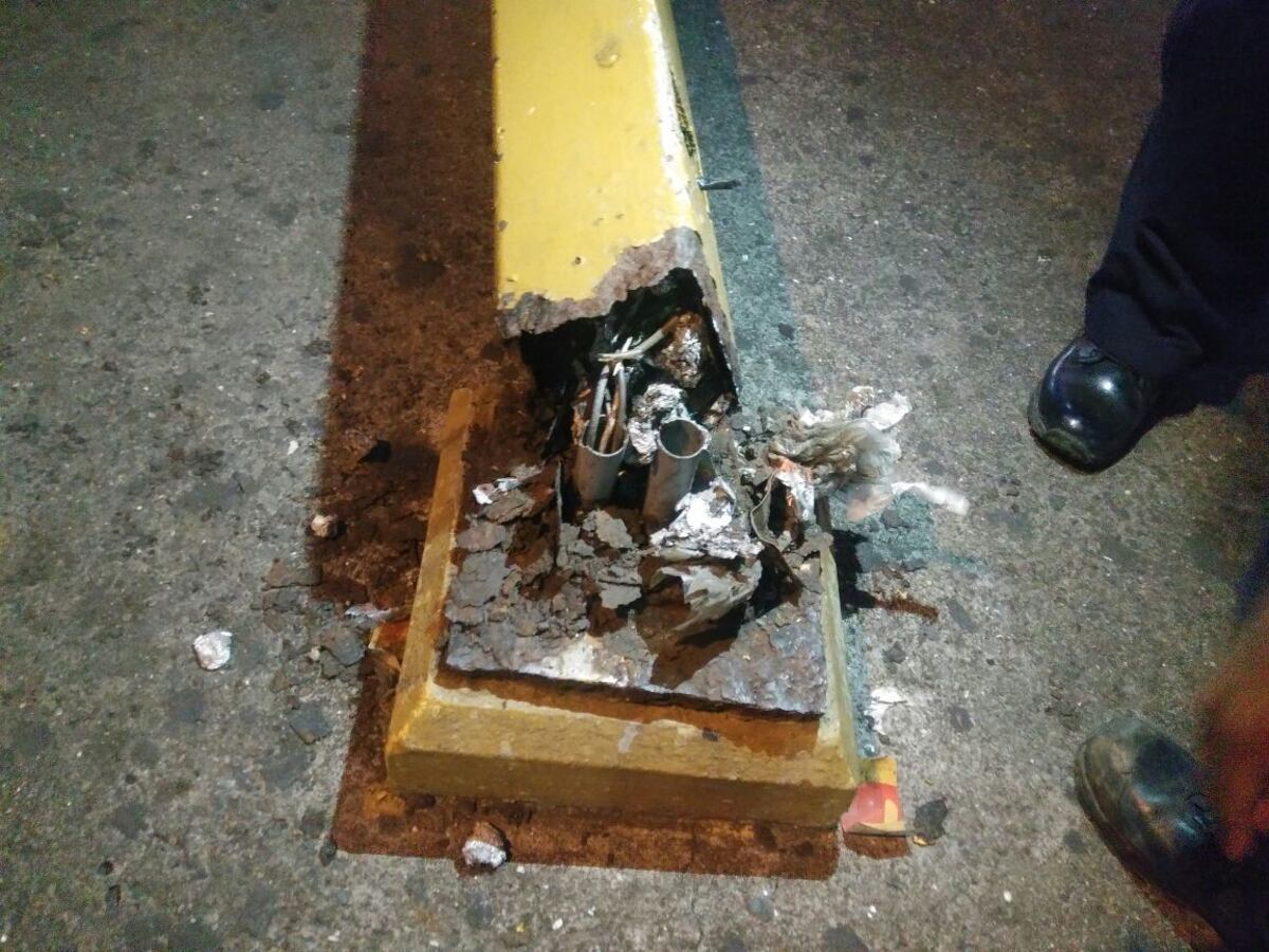 VIDEO| Tres estudiantes heridos por la caída de un poste del tendido eléctrico 