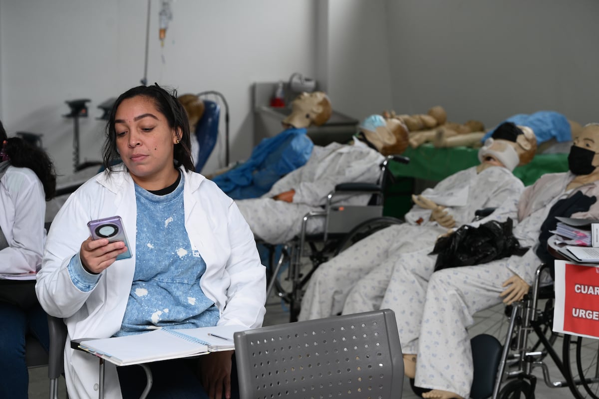 Vocación en práctica: así se preparan las futuras enfermeras de Panamá