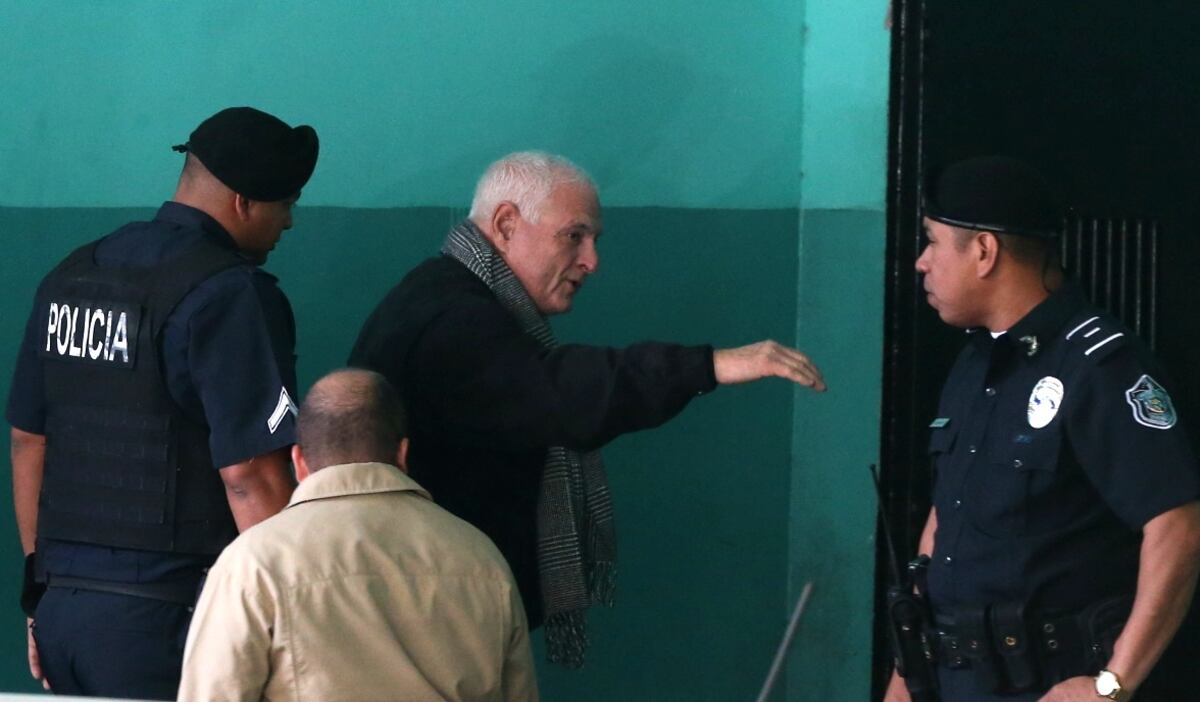 Martinelli comienza  a darle ‘faracho’ y chequeen lo que pidió. Videos