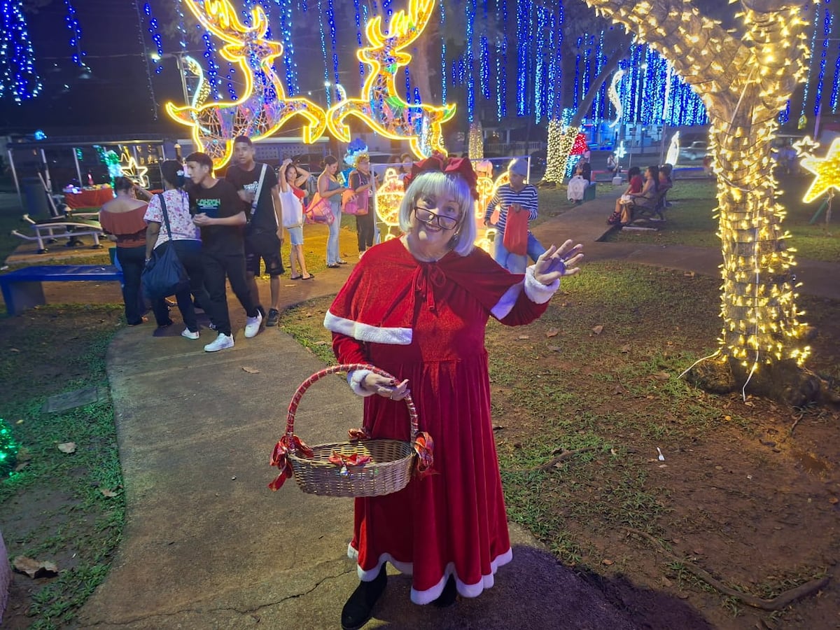 Don Bosco prende la Navidad con desfile lleno de brillo y música