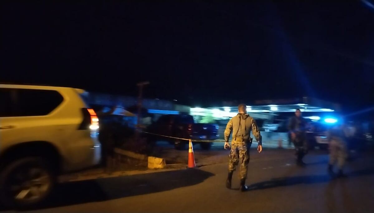 Encapuchados que salieron de herbazales asesinan a precandidato de libre postulación. Video