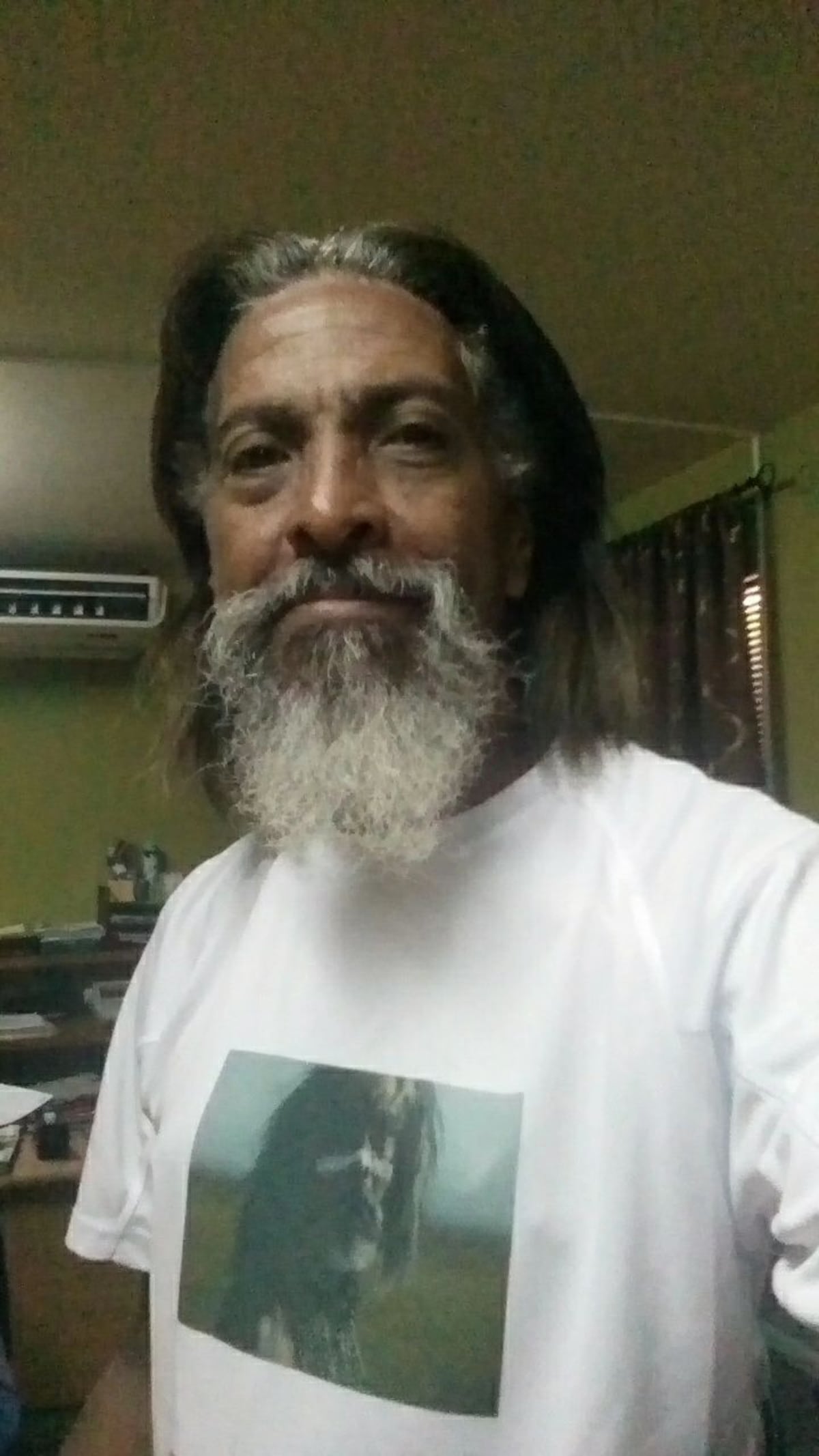 A Chamán panameño del video de Enrique Iglesias ya lo han visto 800 millones