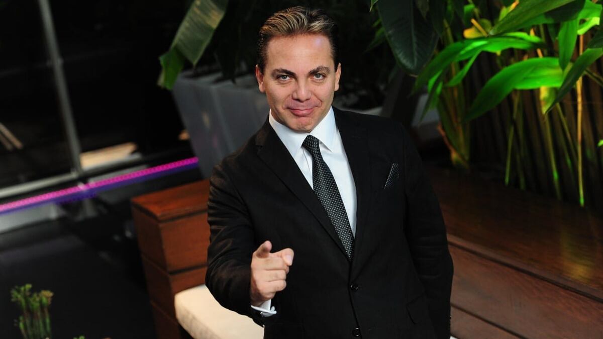 Cristian Castro anuncia su boda de Mariela Sánchez