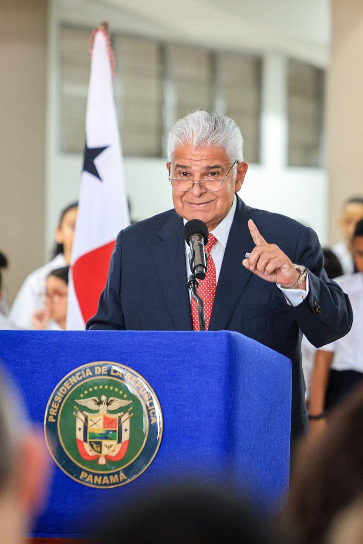 LO ÚLTIMO. Presidente Mulino se reunirá este lunes para evaluar regulación de los ‘taxis de lujo’