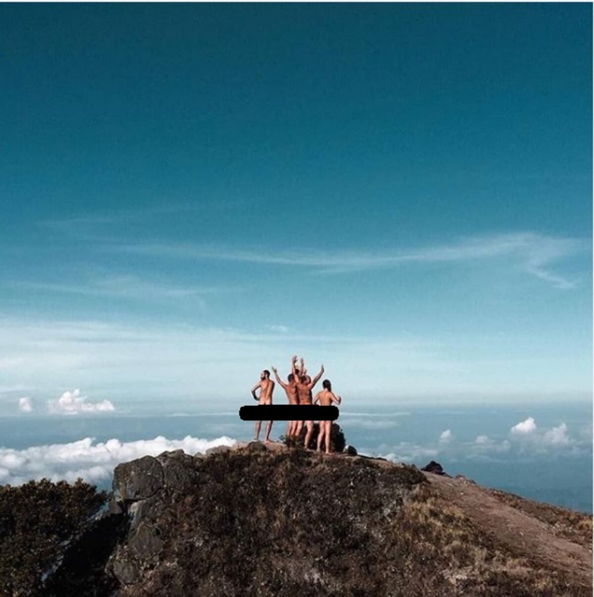 Circula en redes. Cinco se desnudan en cima del Volcán Barú
