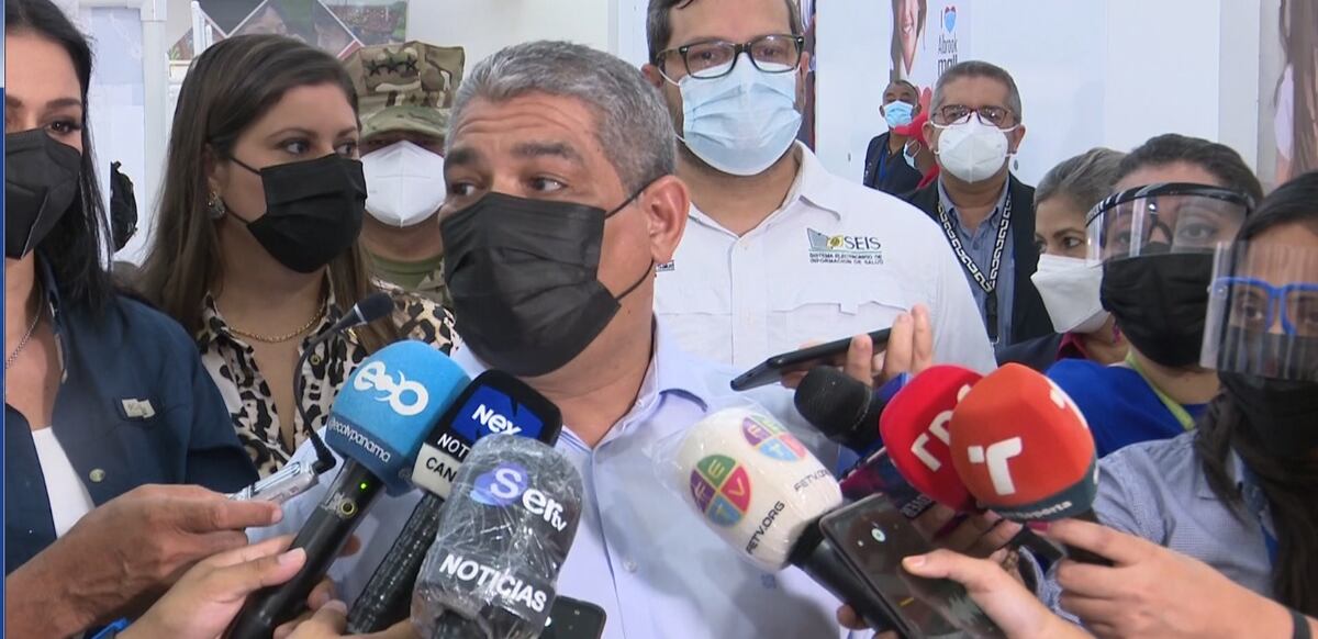 Sí hay personas que se han vacunado y se han contagiado, una murió, pero el ministro Sucre explica por qué