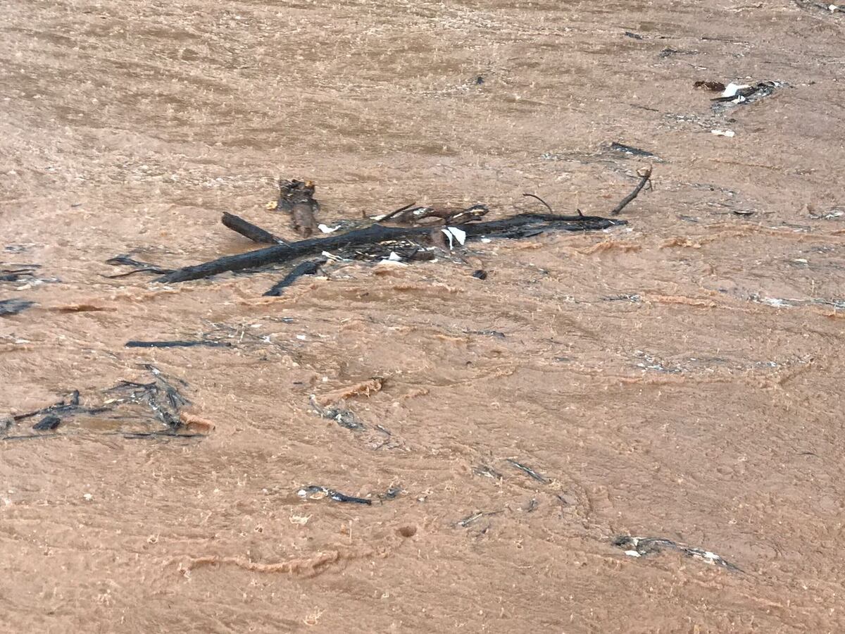 VIDEO| IMPRESIONANTE. Se inunda calle de Brisas y moradores tiemblan del miedo 