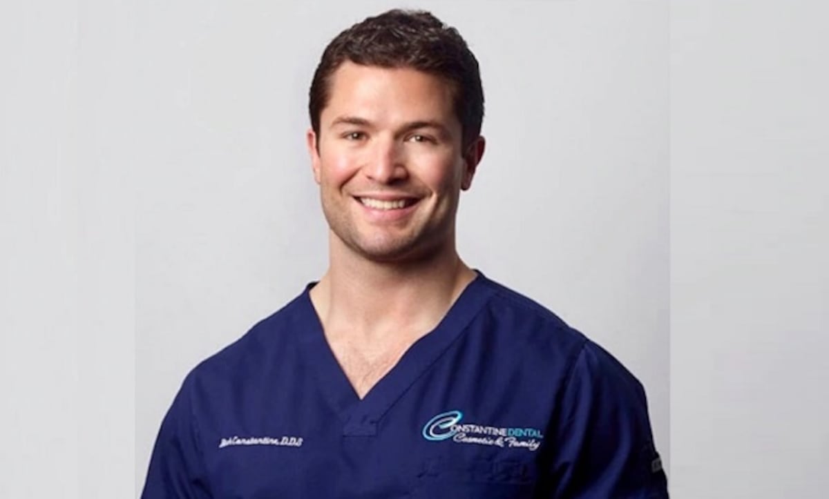 Guapo odontólogo hace el reto de 'In my feelings' y su consulta queda abarrotada