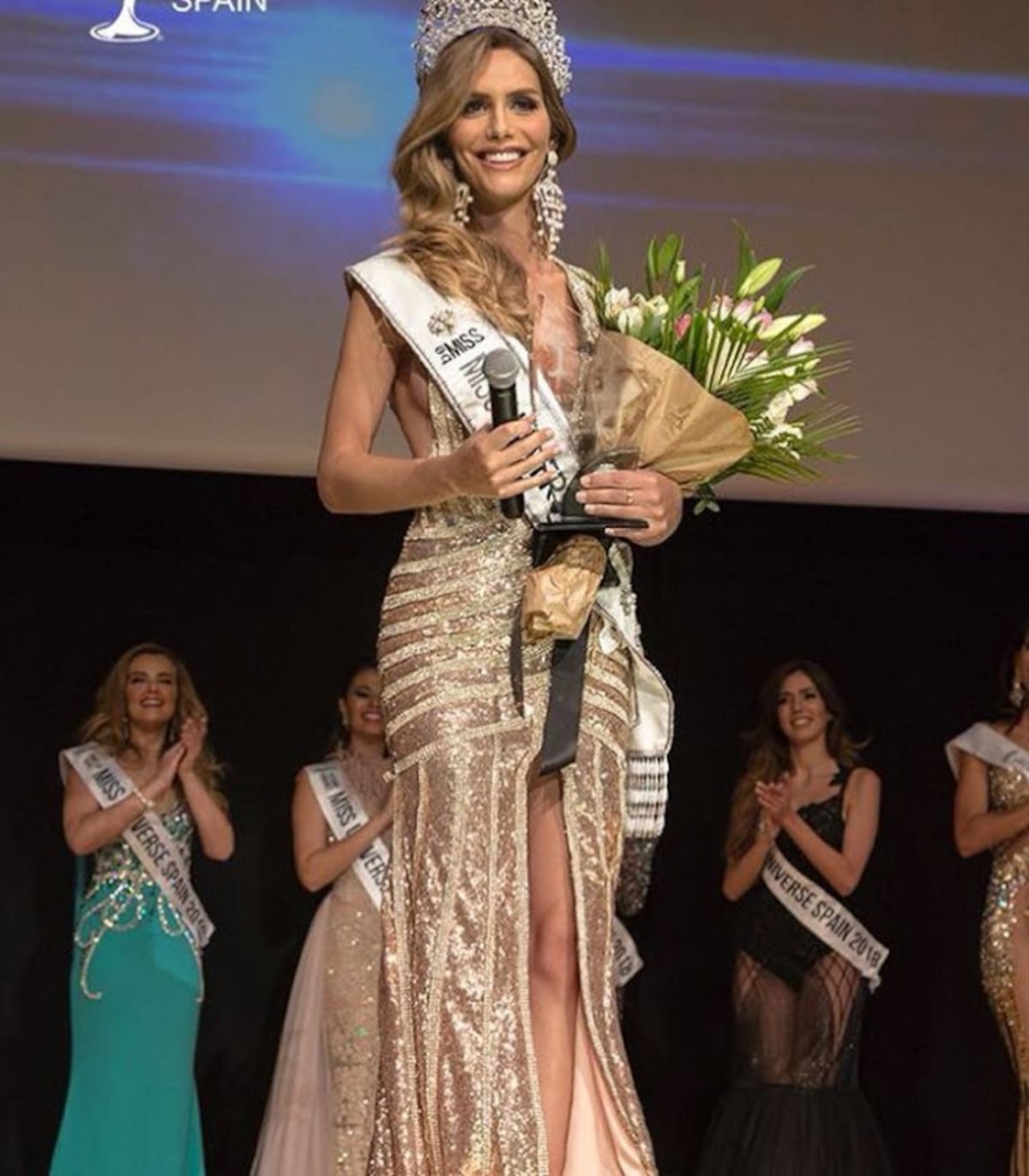 Revelan fotos del pasado de la mujer transexual que ganó el Miss España
