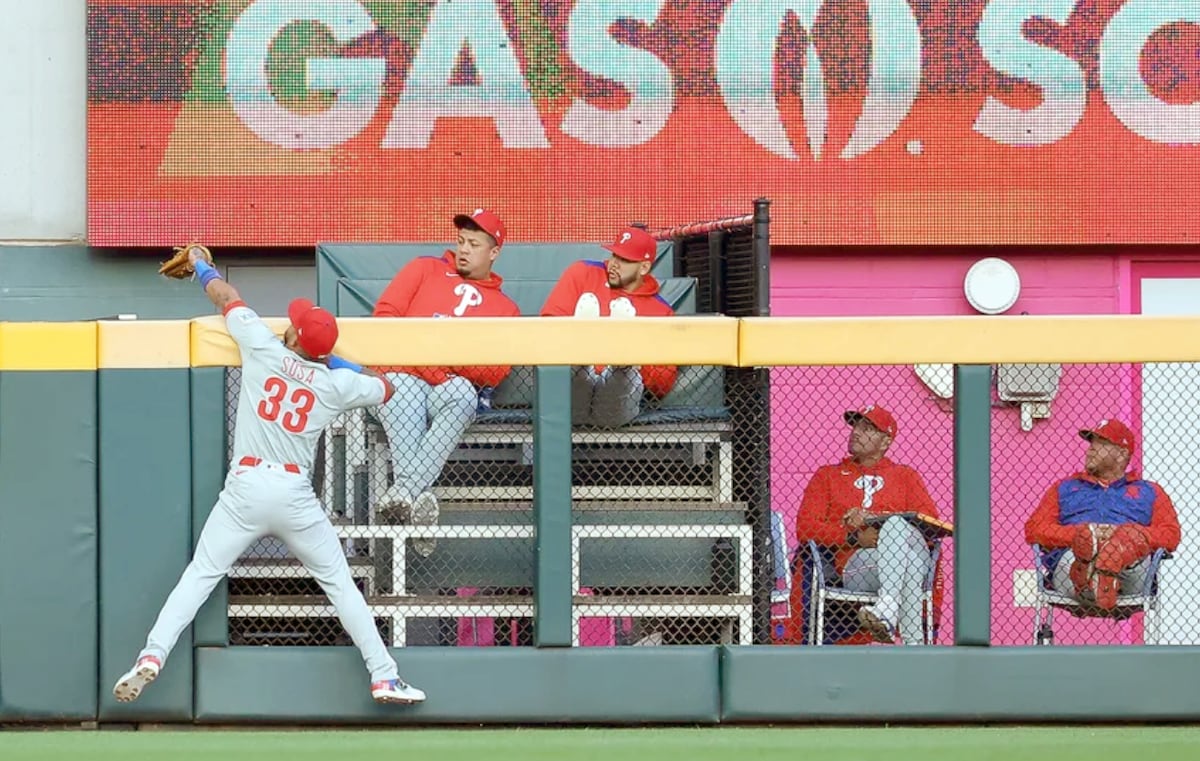 ¡Impactante! Edmundo Sosa debuta en el jardín y le roba un jonrón a Marcell Ozuna