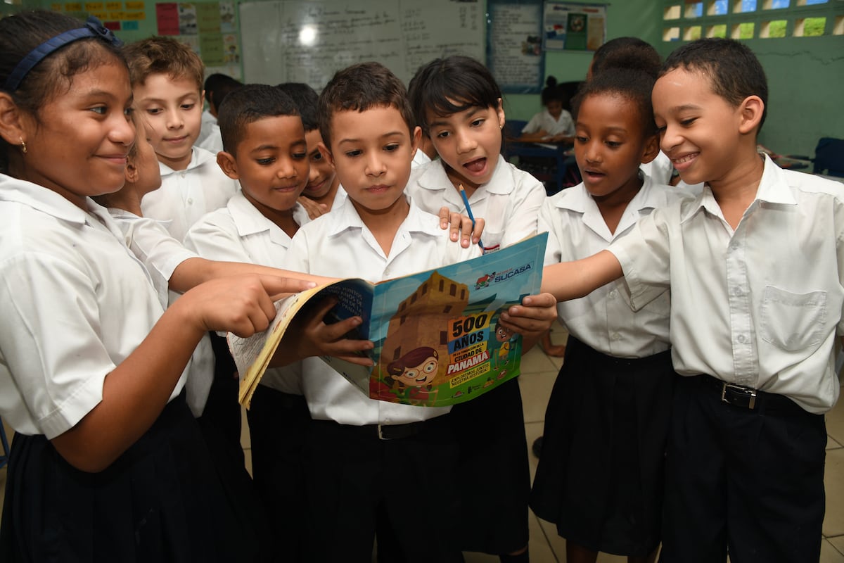 Busca tus láminas del álbum 500 años de la ciudad de Panamá