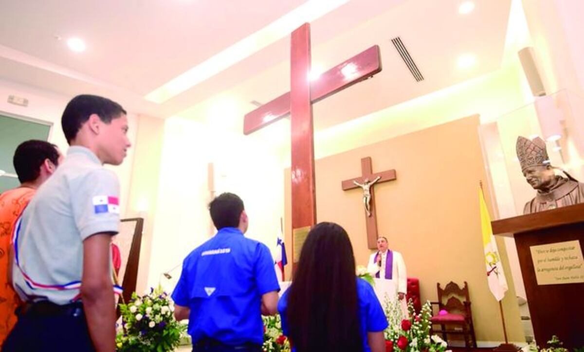 Reciben los símbolos de la JMJ en Albrook 