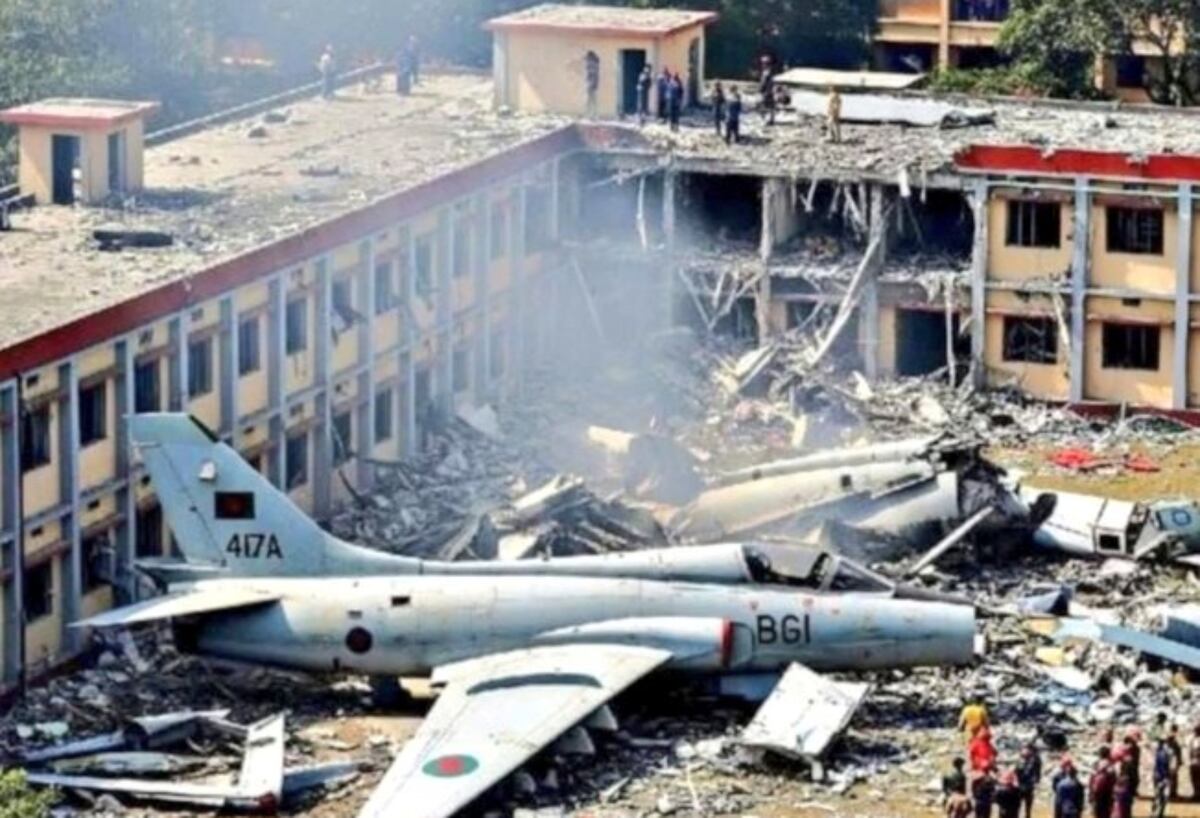 Avión militar se estrella contra escuela y deja al menos 19 muertos en Bangladés
