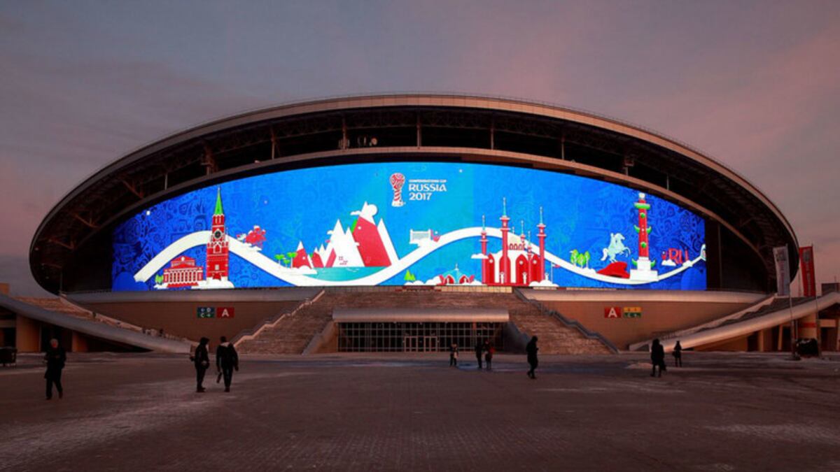 Rusia, tan enorme como enigmática, se abre a la pasión del fútbol