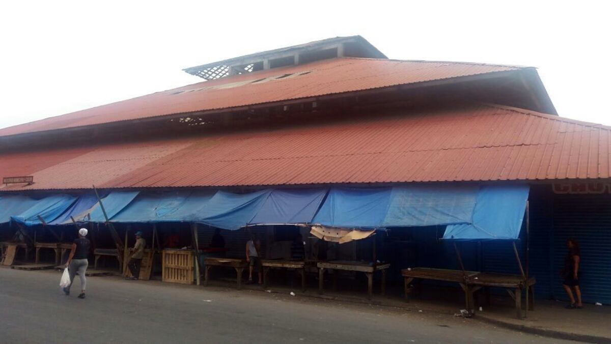 TODO CERRADO. Comercios de Colón se niegan a abrir