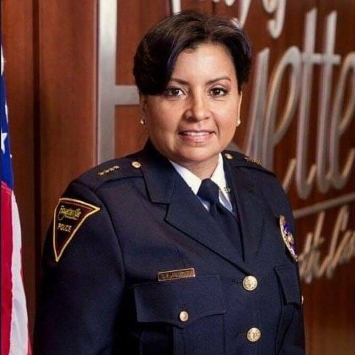 Reconocen a panameña de ascendencia indígena por ser jefa de la policía en E.U.