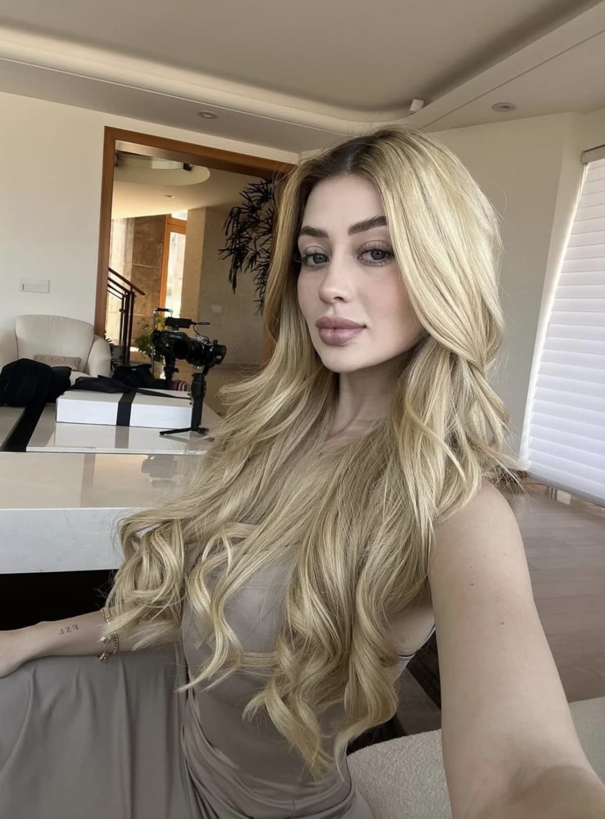 En live y sin aviso: Acribillan a influencer en su propia estética