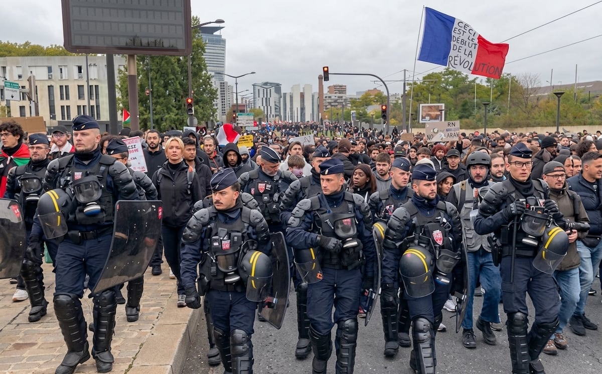 ¡Francia arde de indignación! Más de 410 mil personas salen a las calles y casi mil terminan detenidas
