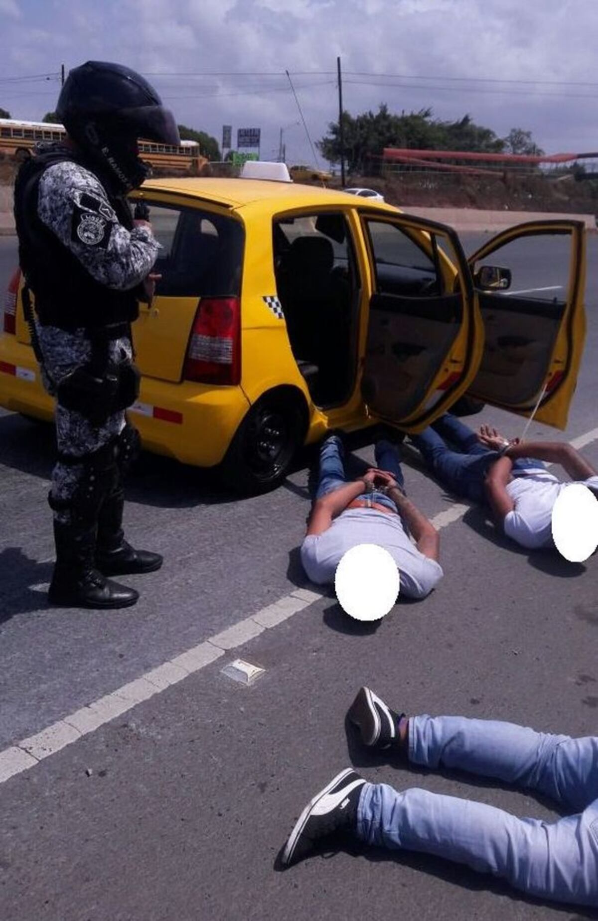 ¡AY, POR DIOS! Roban con arma en mano local comercial en Capira y los corretean