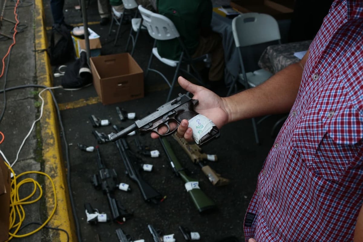 Programa Armas por Comida llegó a Plaza 5 de Mayo y promovió la seguridad ciudadana