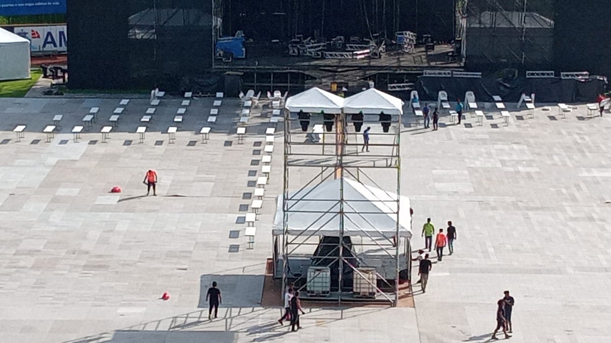 Así quedó el terreno de juego en el Rod Carew tras concierto de Romeo Santos. Video