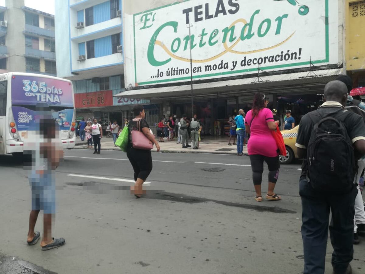 Menor de edad intenta hurtar un celular, pero lo pillan