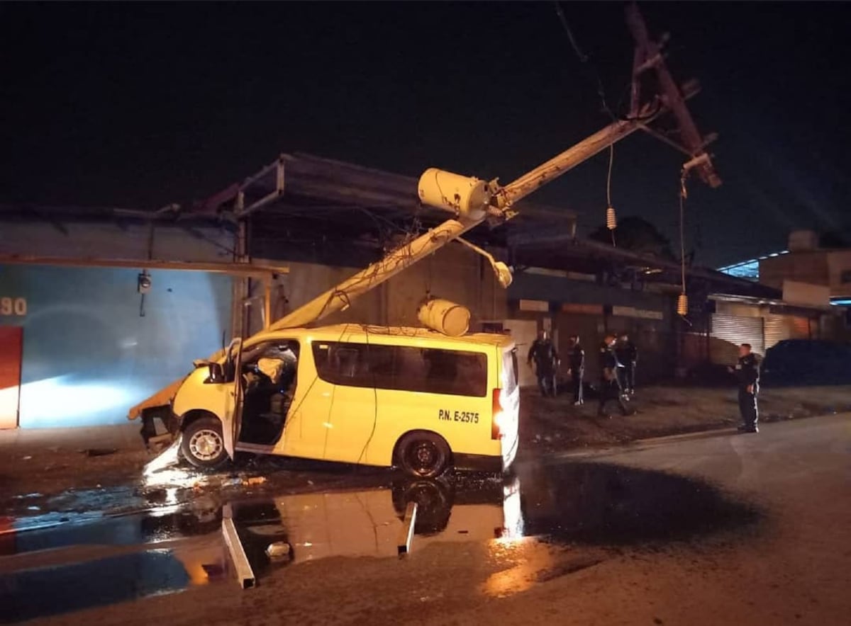 Cinco miembros de la Policía Nacional resultan heridos al chocar durante una persecución en Río Abajo