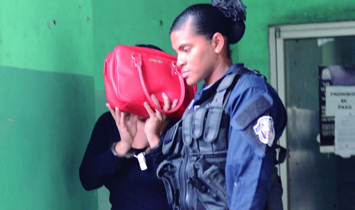 Abogada seguirá presa. Está involucrada en un caso muy misterioso