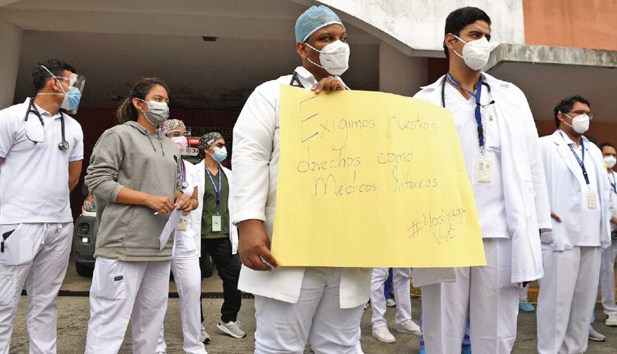 Médicos residentes suspenden protestas tras acuerdo con CSS y Minsa por pagos pendientes