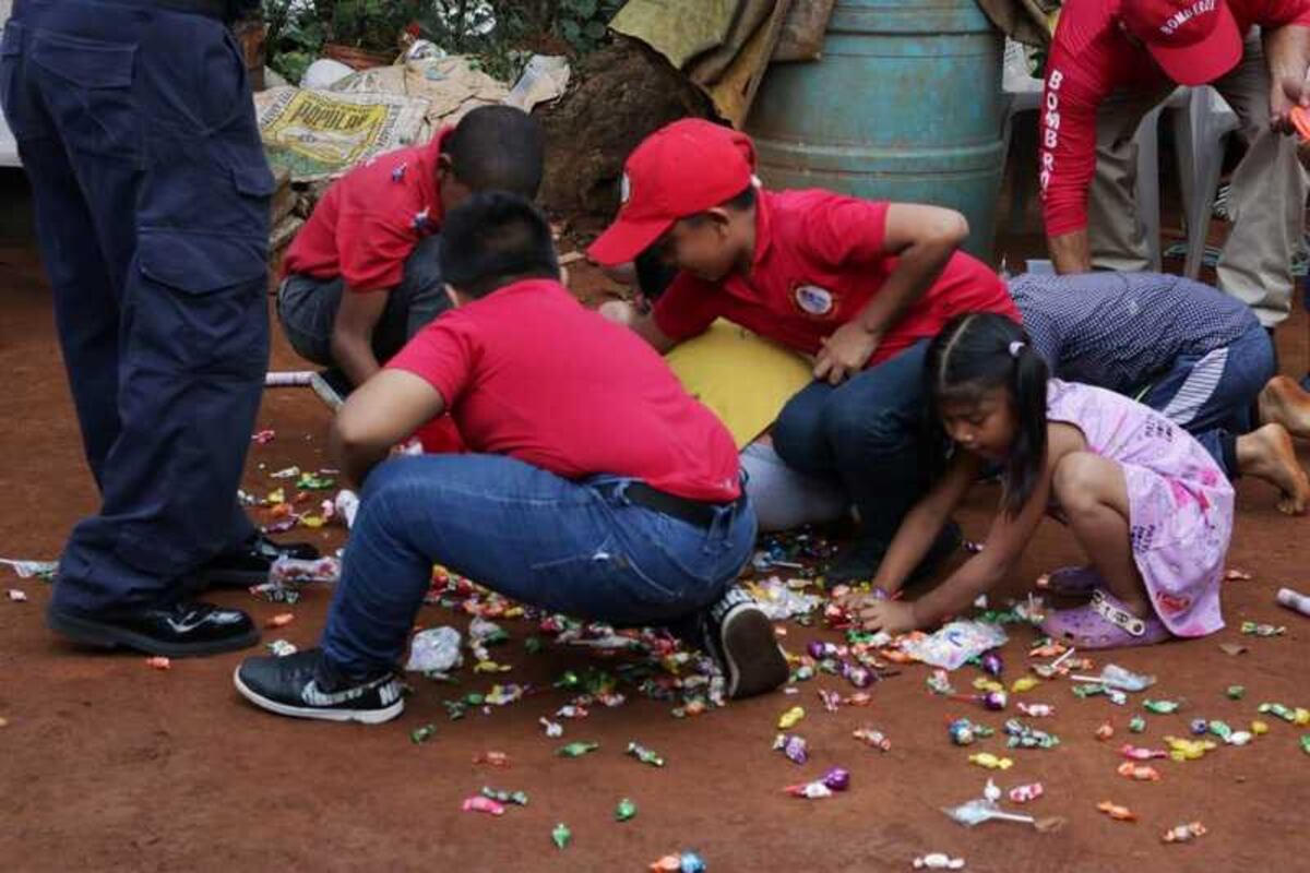 ¡Navidad anticipada! Bomberos de la provincia de Coclé llevaron alegría a San Miguel