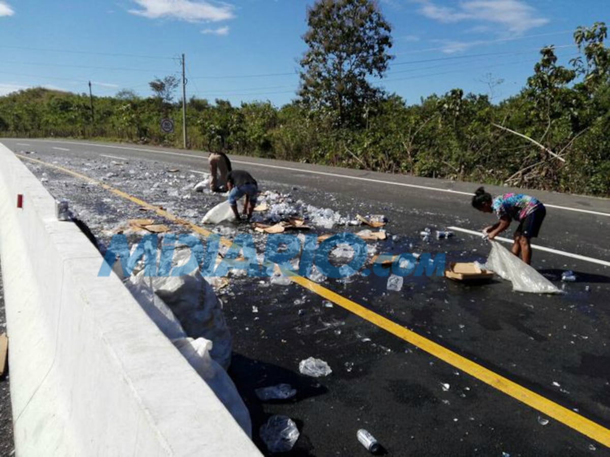 ¡CARGADA DE CERVEZAS! Mula sufre accidente de tránsito en Veraguas 