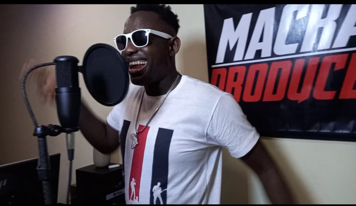 Dedica un tema como tributo al Japanese, quien convalece de una situación de salud